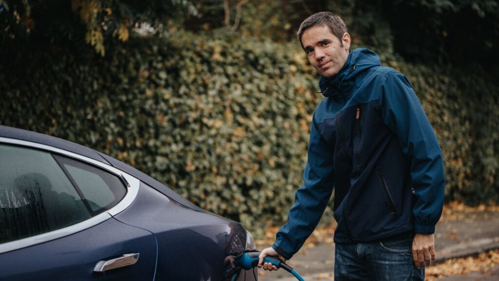 Björn i BRF Kaplanen som utfört installation av laddstolpar för brf:en