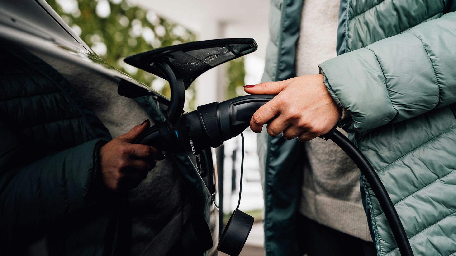 Laddstationer för fastighetsbolag med elbilsladdning